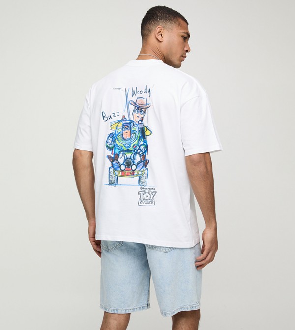 تيشيرت واسع بطبعة 