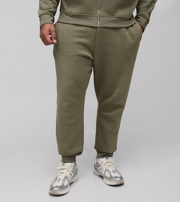 بنطال جوغر بقصة ضيقة للمقاسات الطويلة والكبيرة