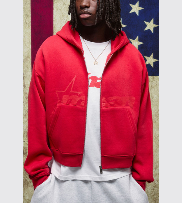 جاكيت بسحاب بطبعة إم ستار بقصة شروكن