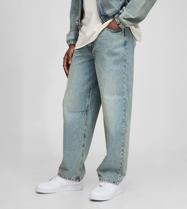 Washed Knee Dart Relaxed Fit Jeans