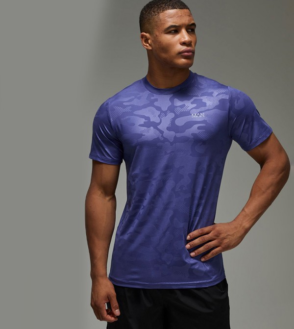 تيشيرت رياضة بنقشة كامو