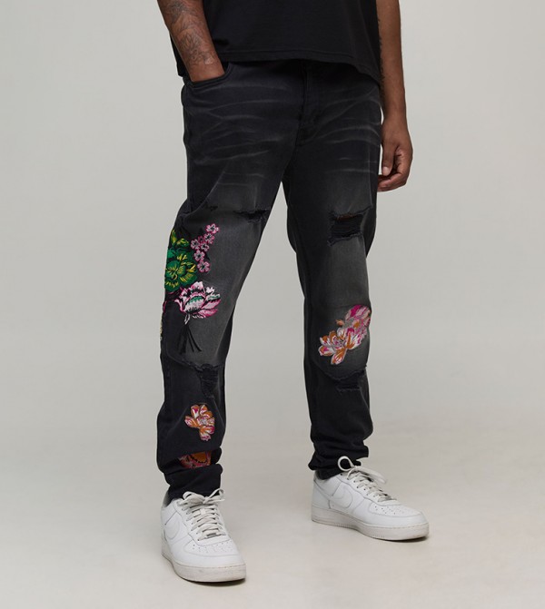 جينز ضيق ممزق ومطرز للمقاسات الطويلة والكبيرة 