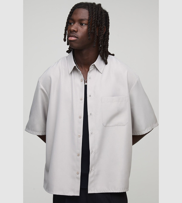 قميص أوفرسايز تويل مطرز بكم قصير