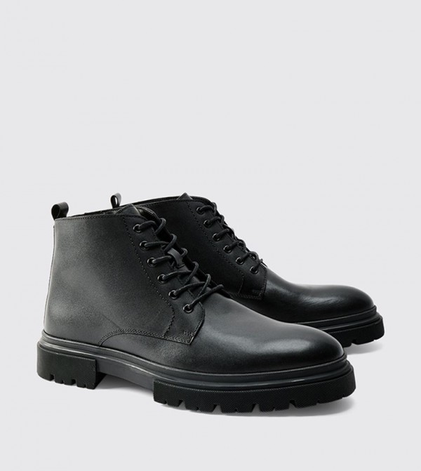 بوت تشانكي جلد لامع برباط 