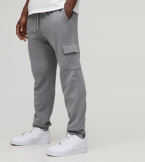 بنطلون جوغر كارغو بقصة ضيقة 