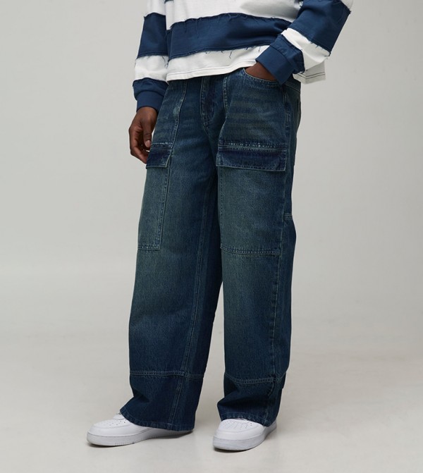 جينز بقصة واسعة 