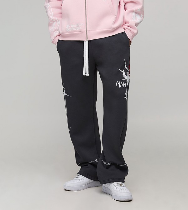 بنطلون رياضي بطبعة 