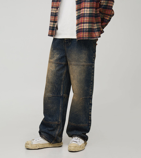 جينز مغسول بقصة مريحة 