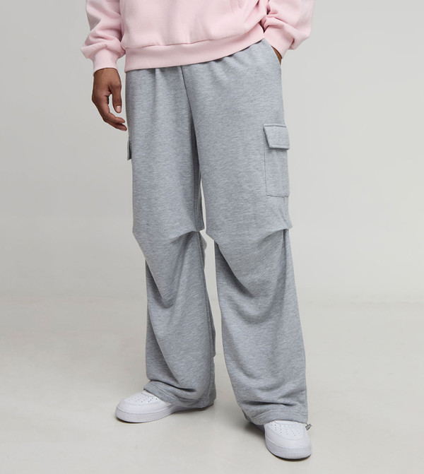 بنطلون رياضي واسع بجيب كارغو 