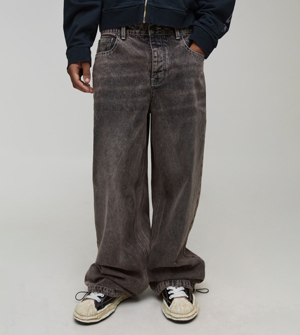 جينز مغسول بخصر متوسط 