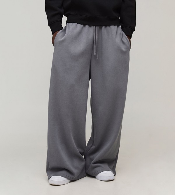 بنطلون رياضة واسع 