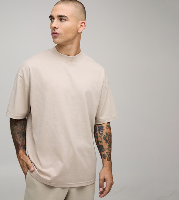 تيشيرت أوفرسايز ثقيل بكم قصير 