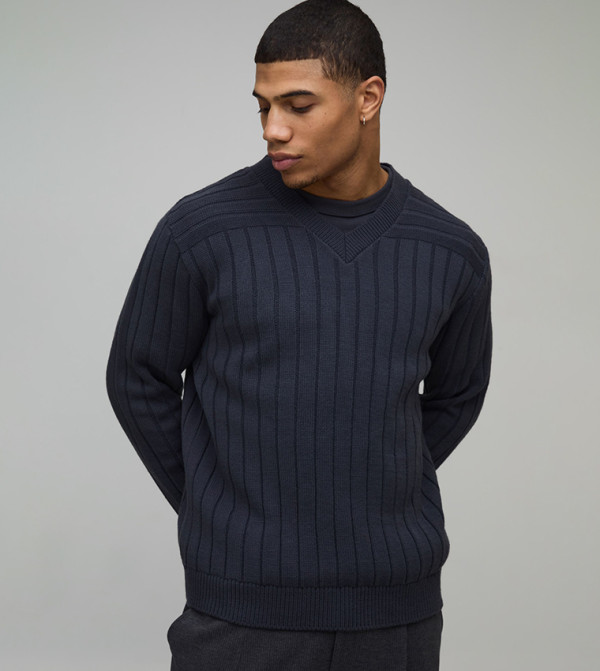 سويتر محبوك مرن بقبة V وكم طويل 