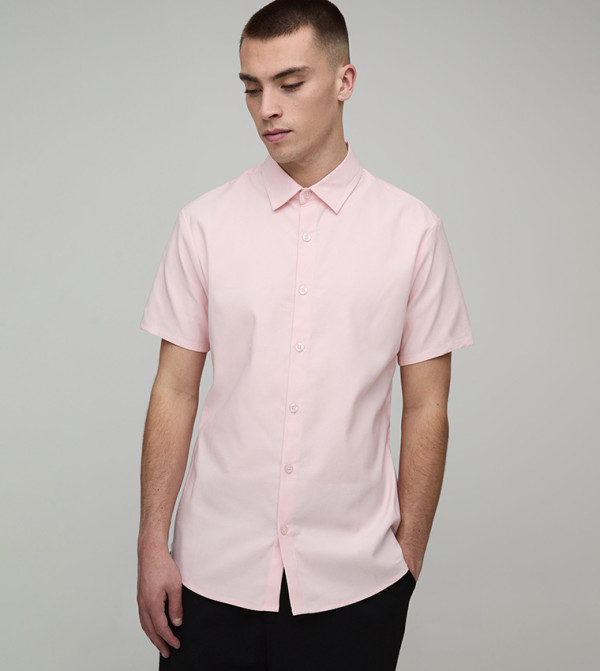 قميص بكم قصير بقصة ضيقة