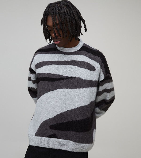 سويتر محبوك أوفرسايز بقبة مستديرة 