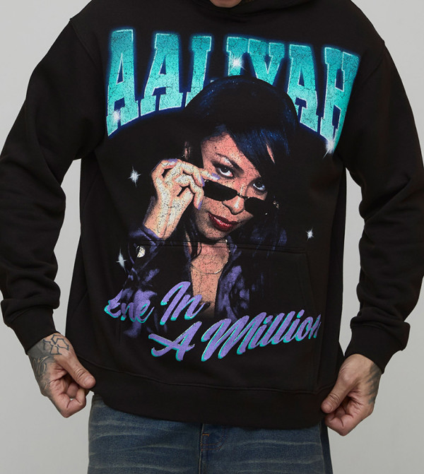 هودي اوفرسايز بطبعة مرخصة للمقاسات الطويلة 