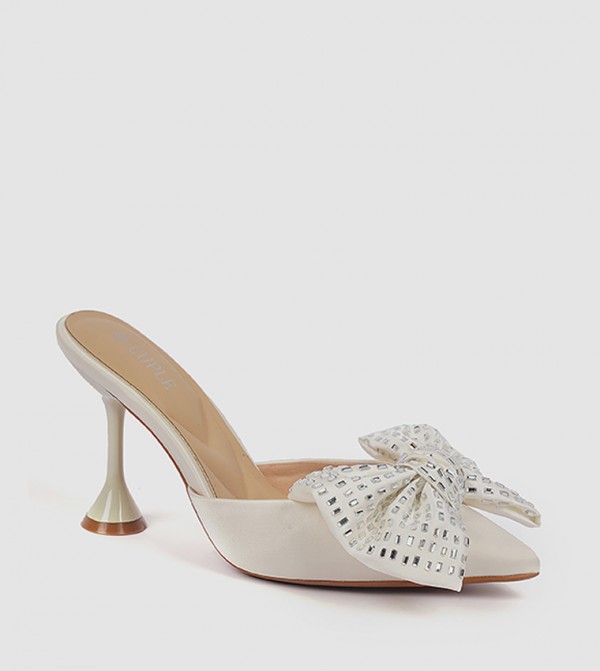 Bow Detail Pumps