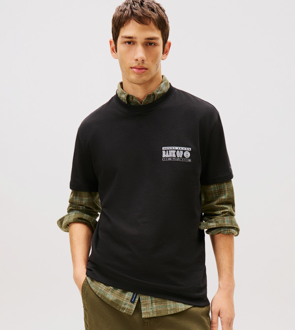 تيشيرت بقبة مستديرة بطبعة شعار