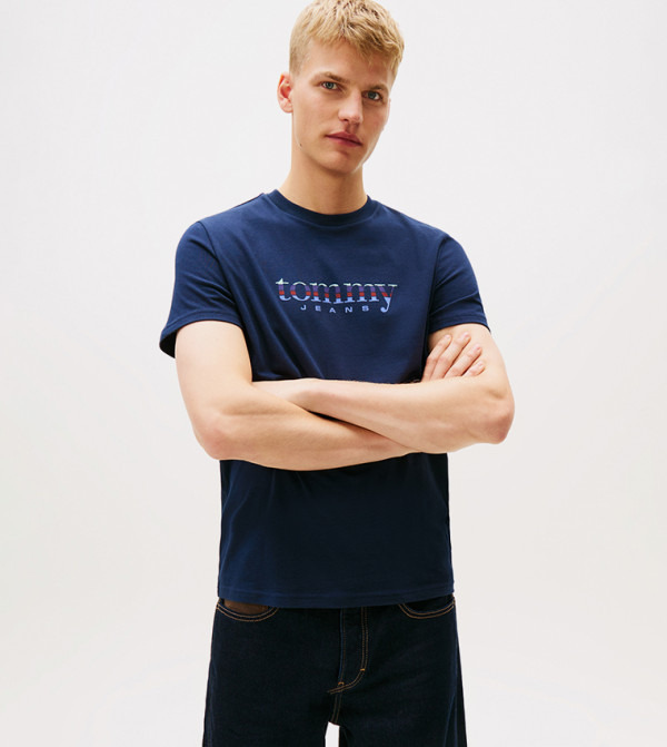 تيشيرت كم قصير بطبعة شعار