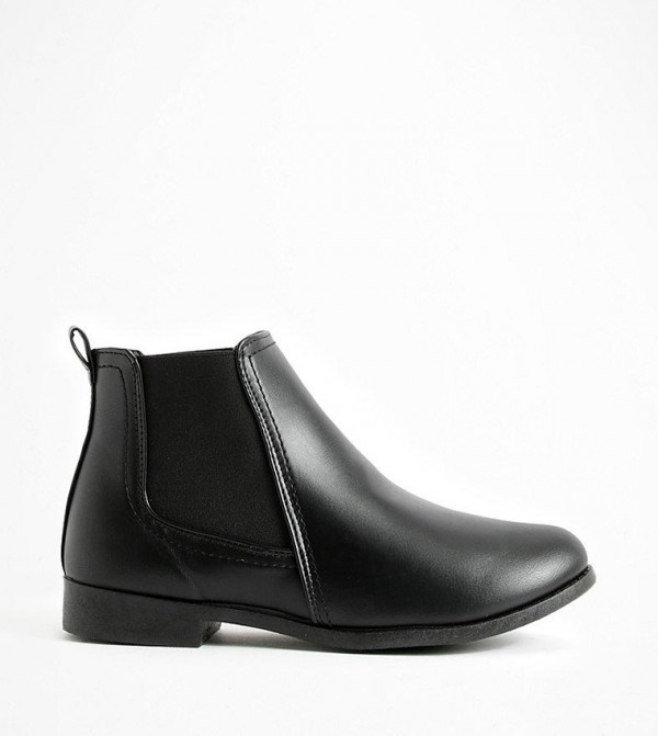 Flat Chelsea Boots