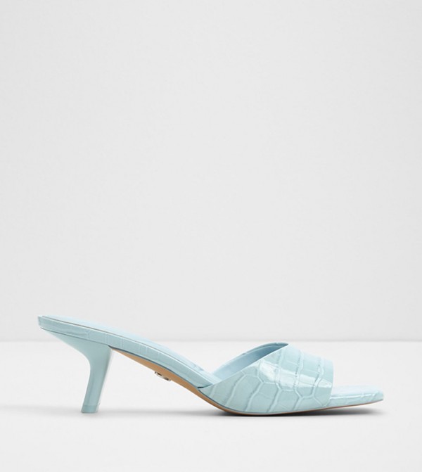 ENCHANTING Textured Heel Sandals