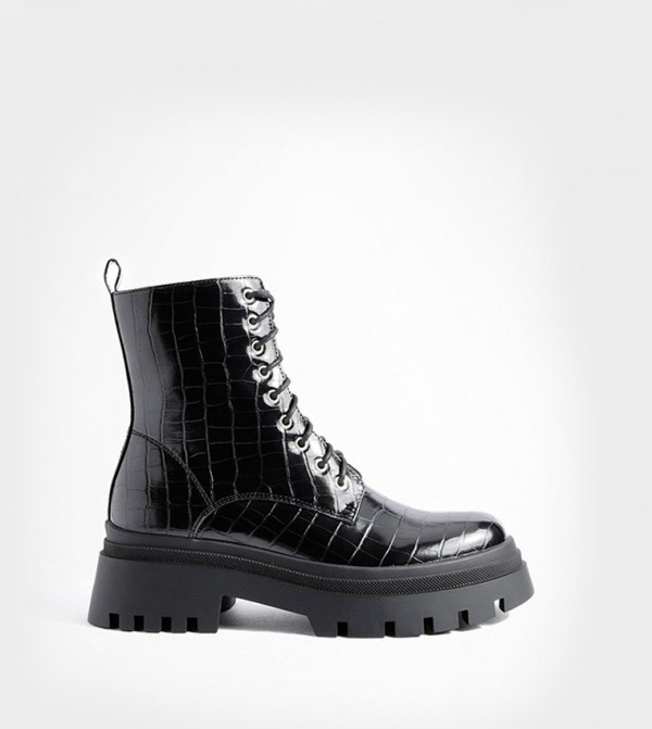 Buy Boohoo Split Sole Croc Chunky Tab Detail Hiker Boots In Black 6thStreet UAE