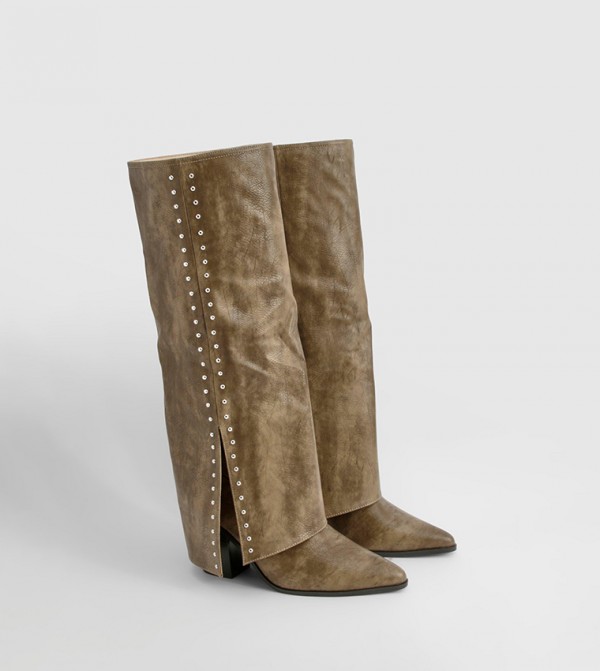 Wide Fit Studded Detail Distressed Western Boots