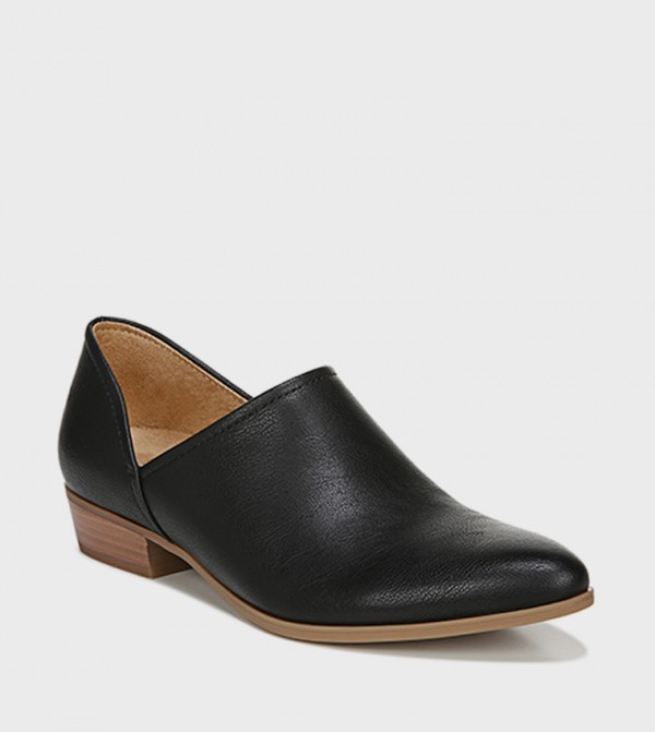 Buy Naturalizer CARLYN Solid Slip On Shoes in Black 6thStreet UAE