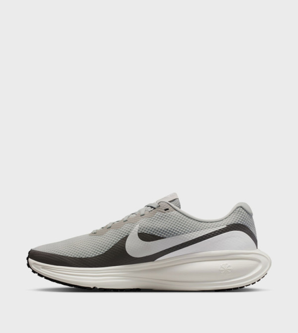 REVOLUTION 8 Running Shoes