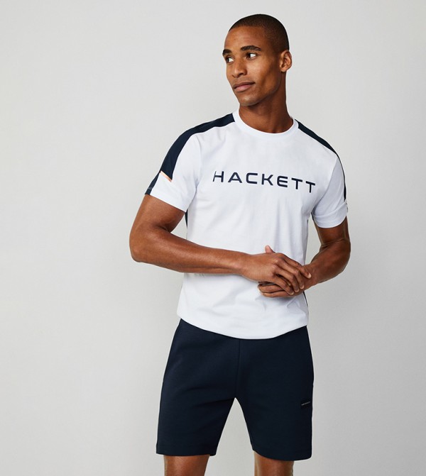 تيشيرت بألوان متناسقة