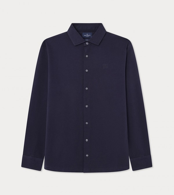 قميص بقصة ضيقة بشعار مطرز