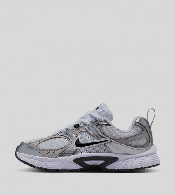 V5 RNR Logo Detail Sneakers