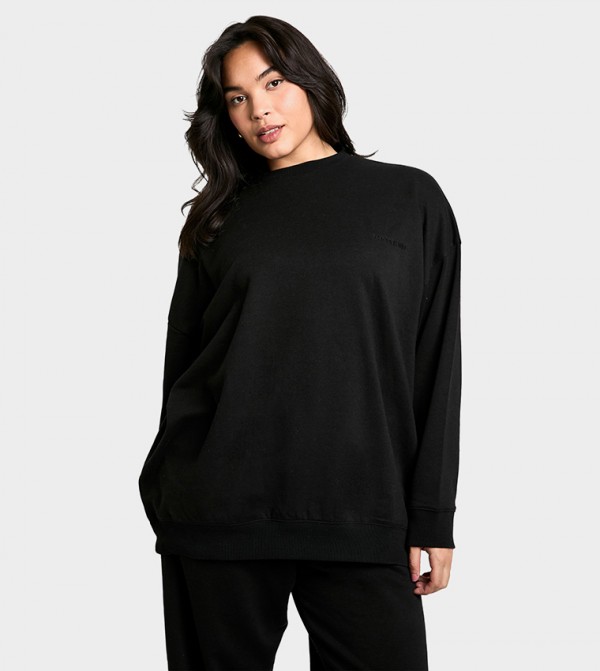 سويتشيرت أوفرسايز مطرز للمقاسات الكبيرة