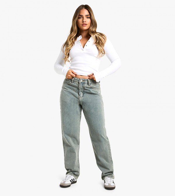 Petite Washed Straight Fit Jeans