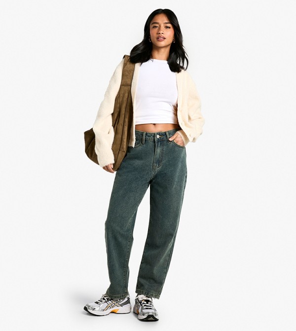 Petite Washed Straight Fit Jeans