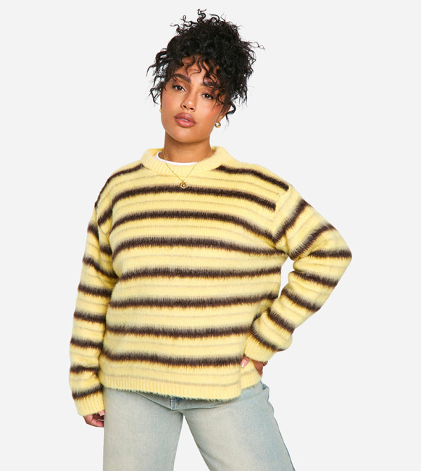 سويتر مخطط بياقة مستديرة بملمس ناعم للمقاسات الكبيرة