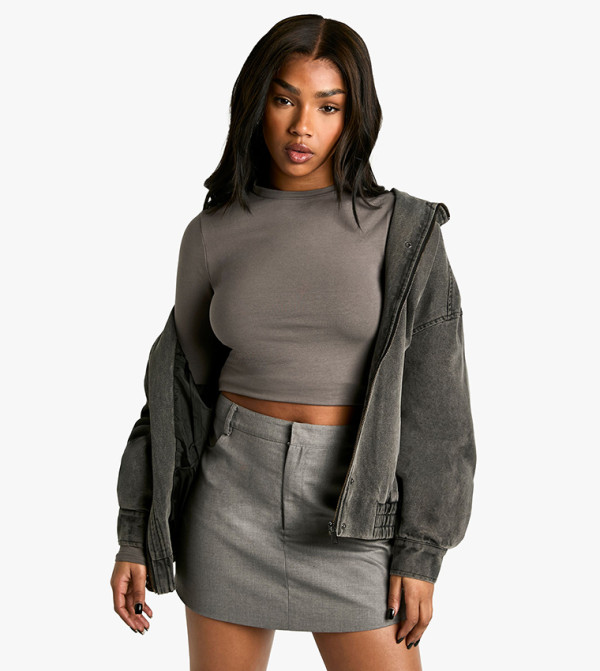 توب كروب بياقة دائرية وأكمام طويلة