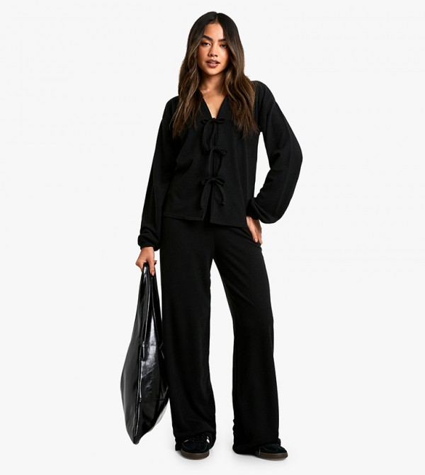 طقم توب مرن بعقدة أمامية وبنطال