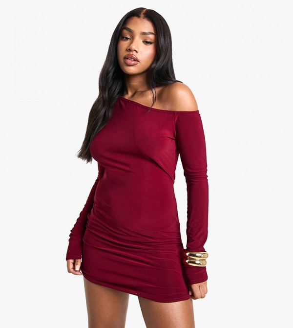 فستان ميني بأكتاف مبطنة 