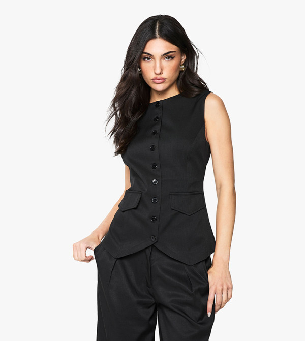 توب طويل بأزرار متباينة