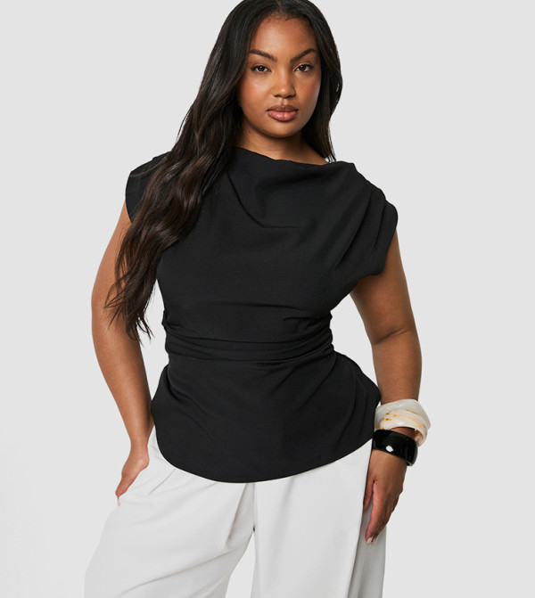 توب غير متماثل بفتحة صدر للمقاسات الكبيرة