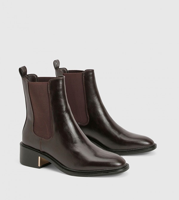 Solid Pointed Toe Chelsea Boots