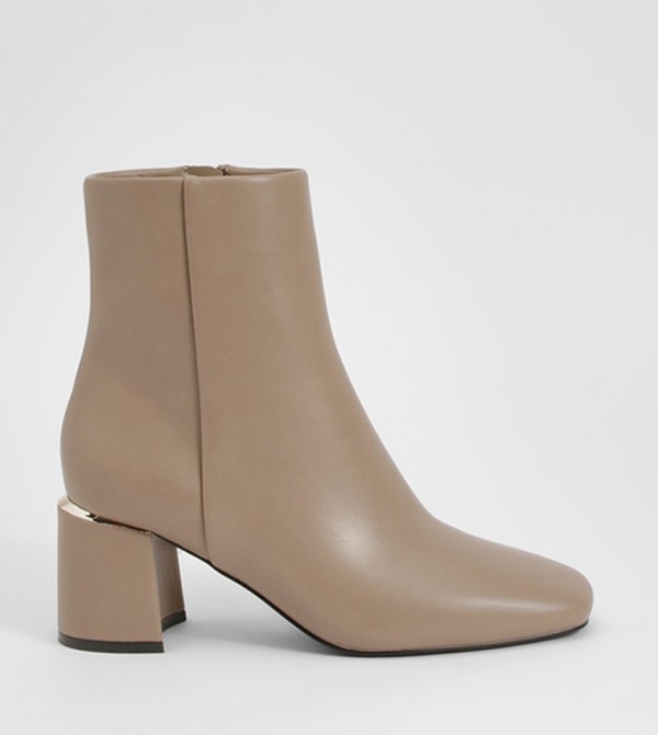 Hardware Block Heeled Detail Ankle Boots