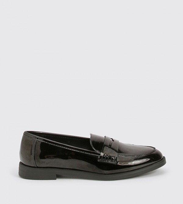 Round Toe Ruched Loafers