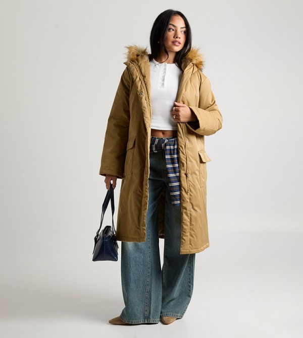 جاكيت باركا محدد بفرو وهودي 