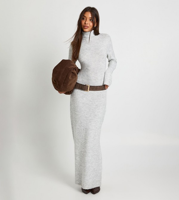 فستان ماكسي ناعم جداً بياقة ملفوفة 