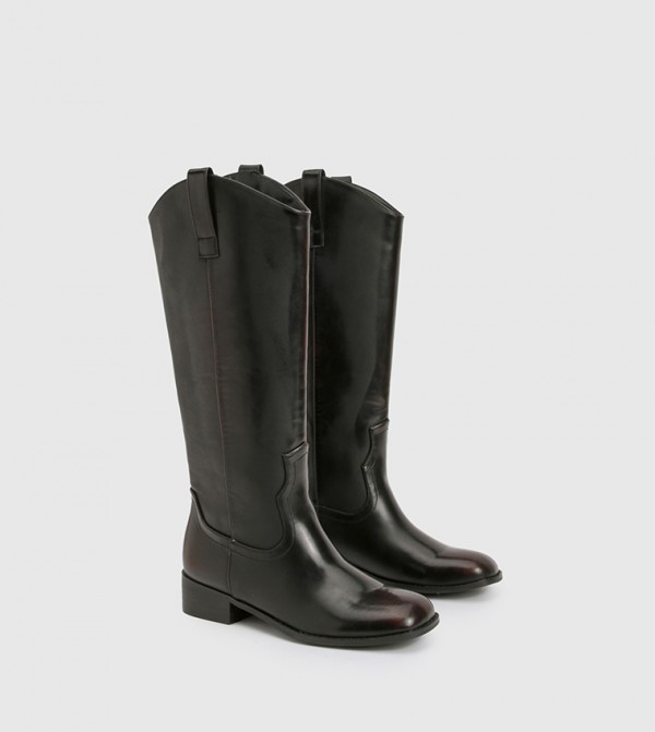 بوت بكعب عريض 