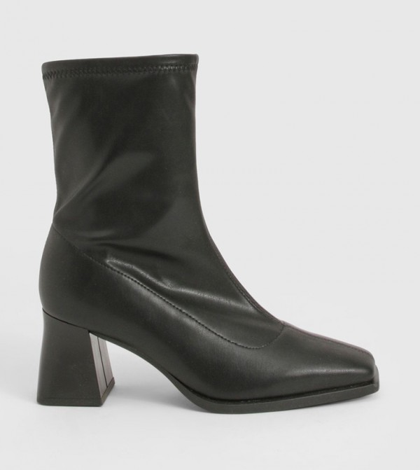 بوت قصير بكعب 