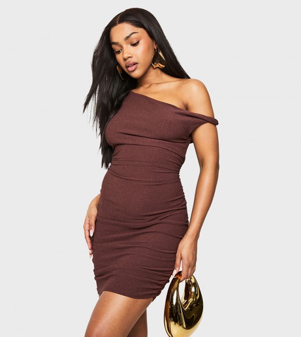 فستان قصير محبوك بحمالات 