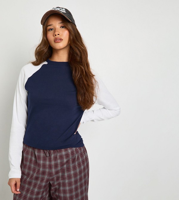 Contrast Raglan Sleeves Fitted T-Shirt